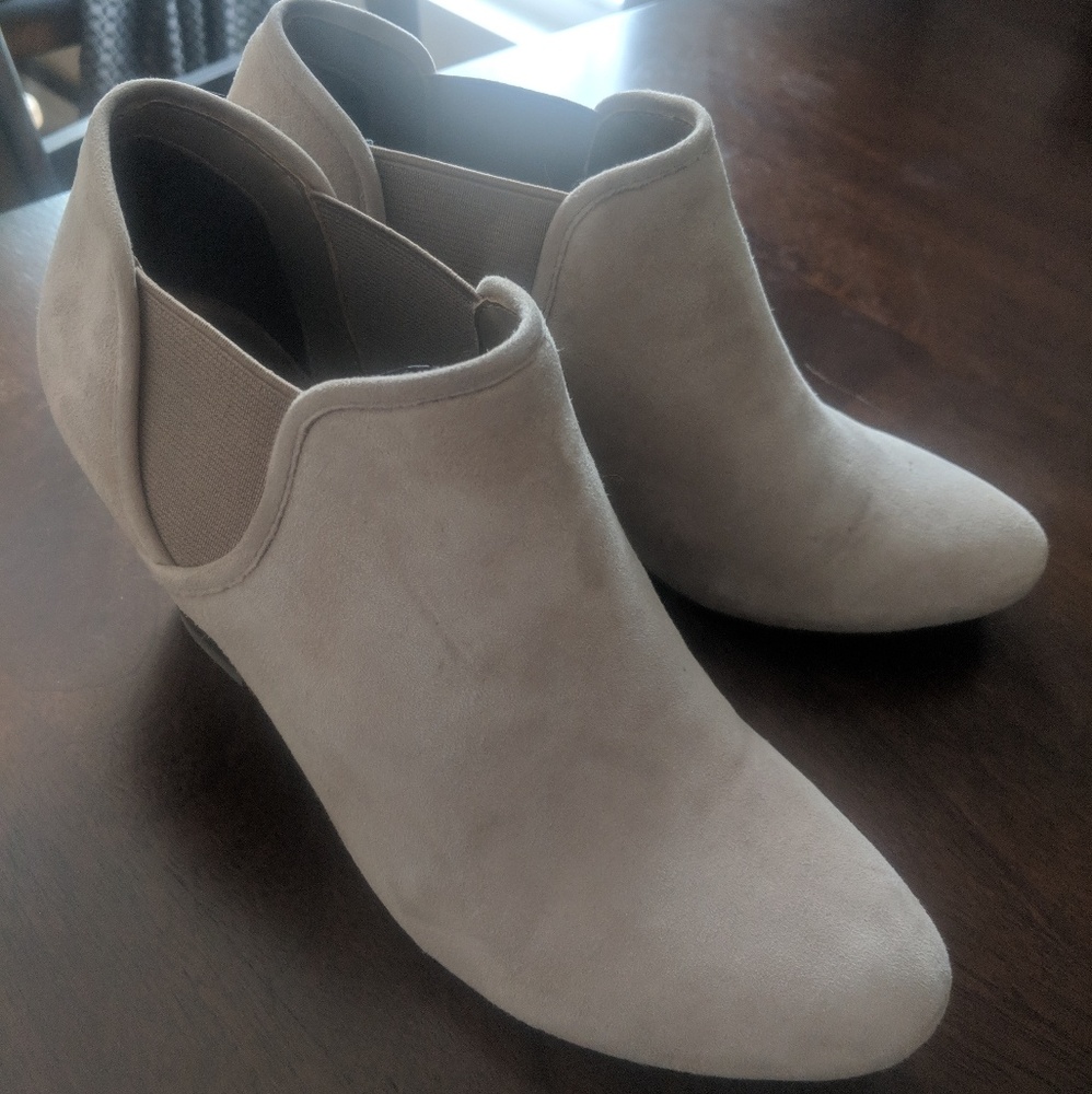 Suede Ankle Boots / Booties light grey 7.5